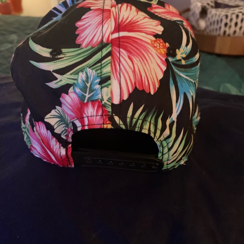 Hat - Picture 3 of 4